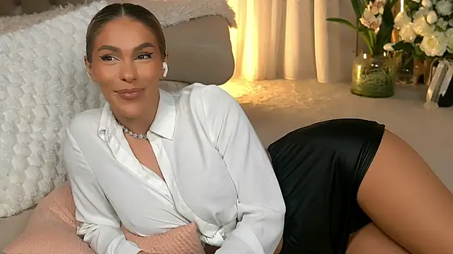 ChloeVelvetx - Fingering getting wild 🥳