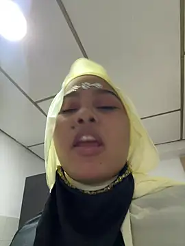 Aylin_arabic - Slowly suck on the toy😇