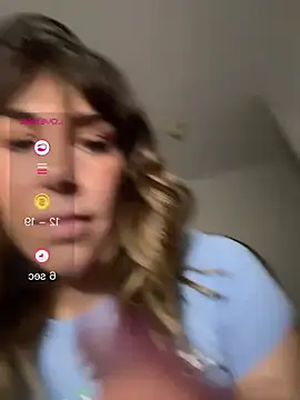 MommyGambit - Squat over cam and play (8tk)