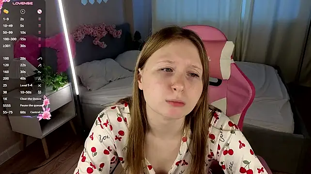 LiliTiny - stay topless with me