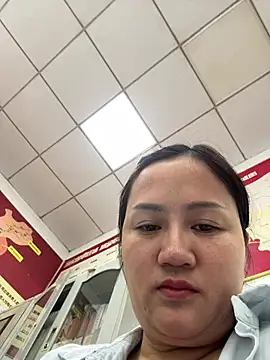 Amy1688 - 户外脱内裤M腿表演