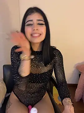-Brittanny - NAKED AND TWERK