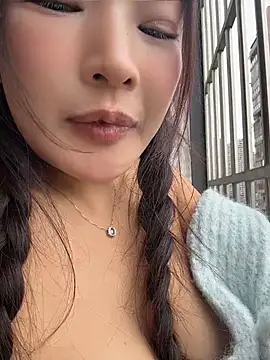 Love-yiyi - 全裸脱衣跳舞5分钟