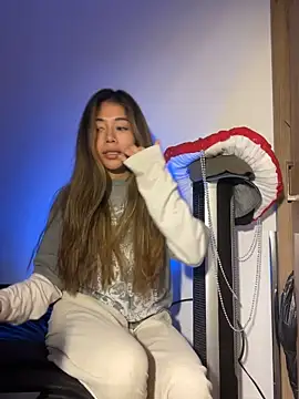 Aimi_art1 - bye pants