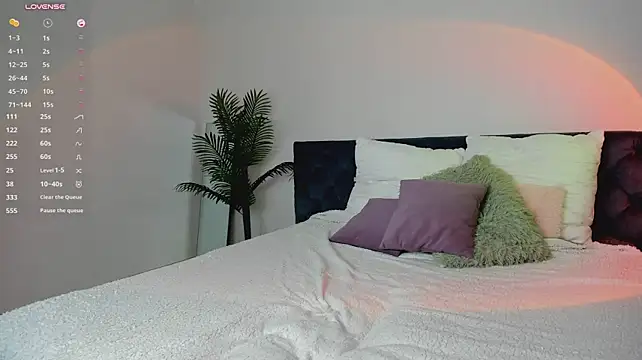 Elle_Skinny - Massage those boobs
