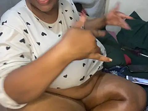 BoobsQueeen - iPhone 17 pro max