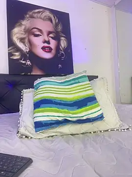 Viktoria_davis_ - 🍑spank the butt 5 times🍑