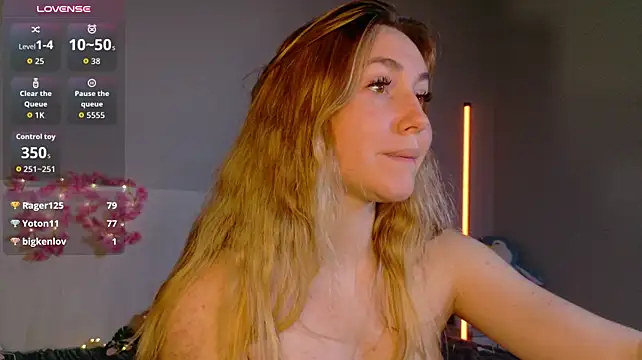 LunaXBaddie - Get naked +play with clit💦