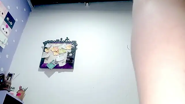 PetiteIvoryQueen19 - ride the dildo with my ass