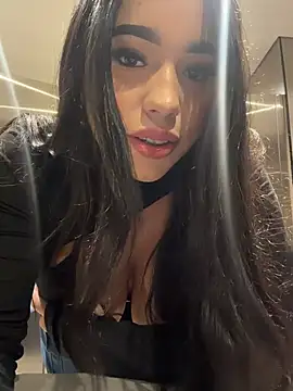 SofiaWildee - Flash boobs 😈😈
