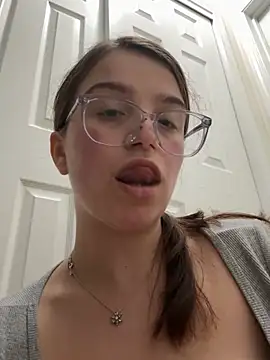 Joeystaciee - 100 ass spanks + oil ass