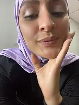 Aisha_k - I rub my ass and it throbs.