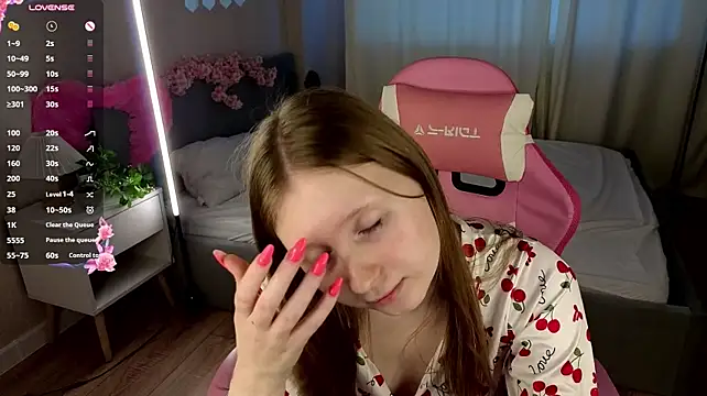 LiliTiny - stay topless with me