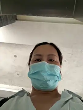Amy1688 - 户外脱内裤M腿表演