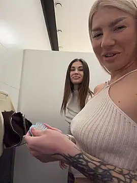 NewLale - Show naked ass