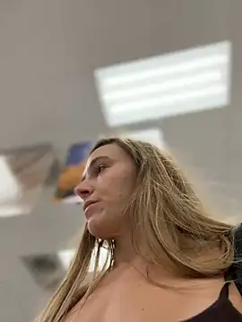 Lunagirl13 - Find somewhere to get naked for you 🤭😈