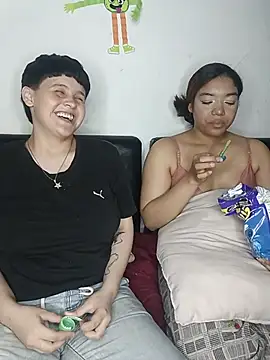 Valkiria_and_Sam - Twerking sam