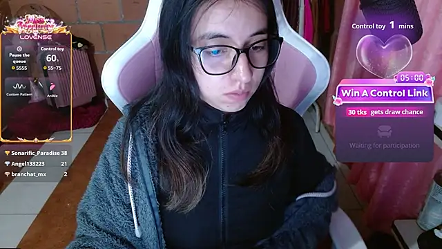 Maggie_Fox3 - SHOW ASS