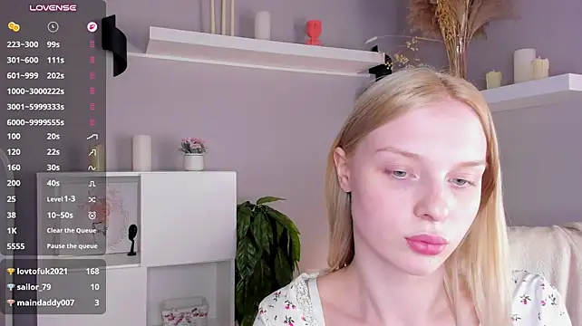 Alice_Taylori - Oil on boobs + massage