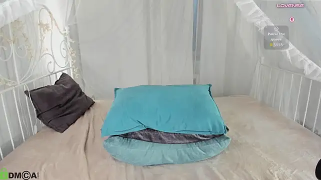 Lessi_Panic - Topless