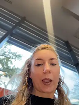 Crazy-Rosa - Hi guys 💋play with my pussy