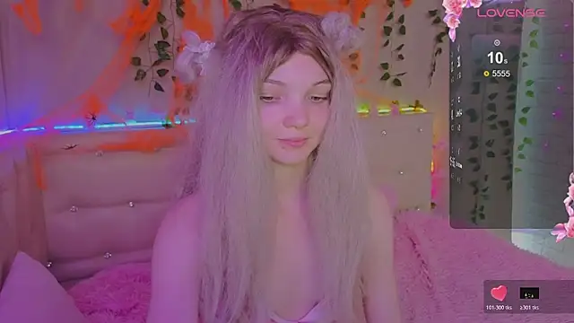 AnimeAlica18 - Pinch my nipples close to cam💕