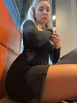 Crazy-Rosa - Hi guys 💋play with my pussy