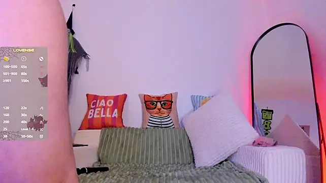 Gigi-bom - naked and dildo in pussy