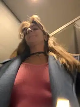EvvaMur - walk around without panties