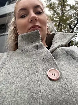 Crazy-Rosa - Hi guys 💋play with my pussy