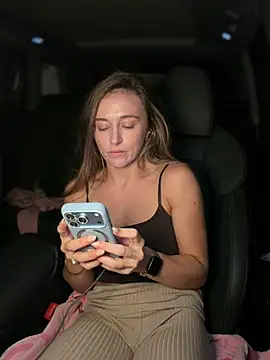 Lunagirl13 - Go through drivethru bottomless 🤭😈