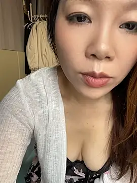 Si-si-love - 找男人用假阳具抽插我