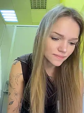 StreetSquirt - squats x5 in tight leggings in men’s wc