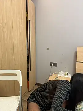 Xianyu-ss - 挑战任务：目标 完成 楼顶 穿 开档丝袜 裸3分钟
