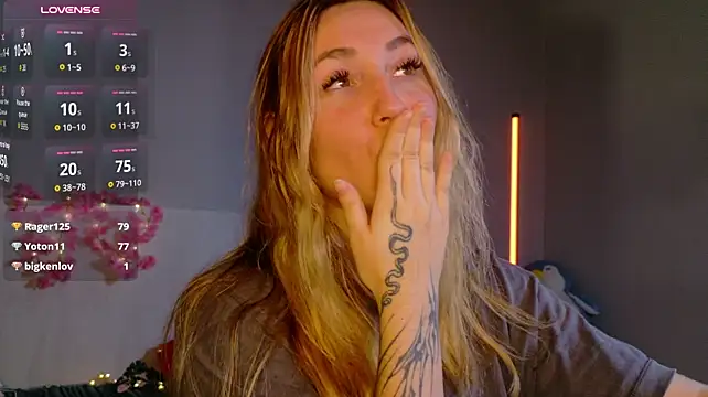 LunaXBaddie - Get naked +play with clit💦