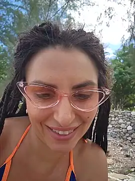 Izabella_Bella - Show boobs outdoor 😍