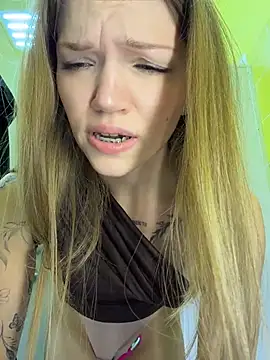 StreetSquirt - play with nipples under top+open door