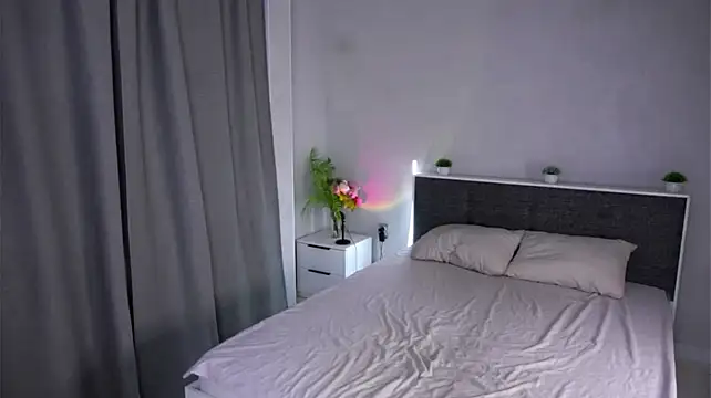 FeleciaSlowey - Tease you with my sexy body