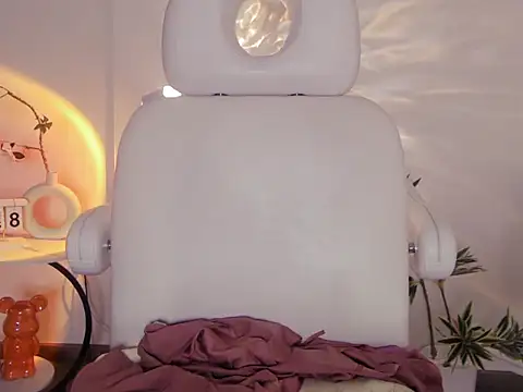 Janise_love - oil and finger in pussy