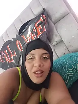 Samii_halem - Squeeze my tits