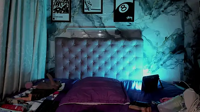 Dahianadb - show boobs