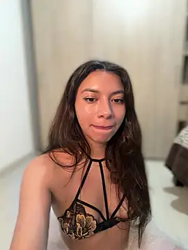 CocoaGigiMuse - VIBRATE MY TITS WITH DOMI