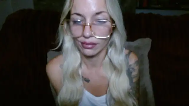 JuicyJanexo - Free boops + twerk 👅💦