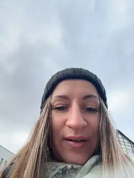EvvaMur - walk around without panties