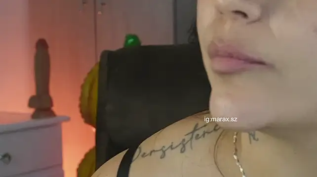 Mara_HugeAss - Rub oil on Ass! 🍑🤤