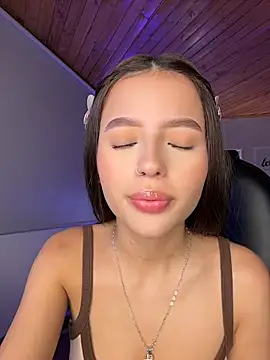 Sofia18_pinkk - Spitting Tits 🍒