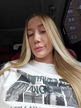 SvetLive - Big squirt in car 💦💦💦