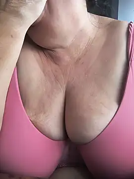 KICIA10 - Ujeżdżanie dużego dildo