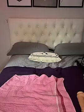 Romena_ - A cada tk, sentar no dildo 🔥