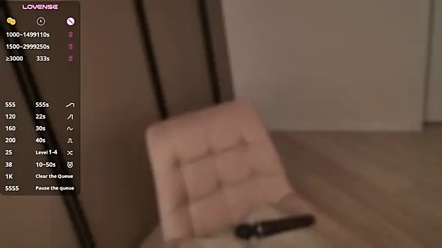 Bella_xx__ - ass tease close-up